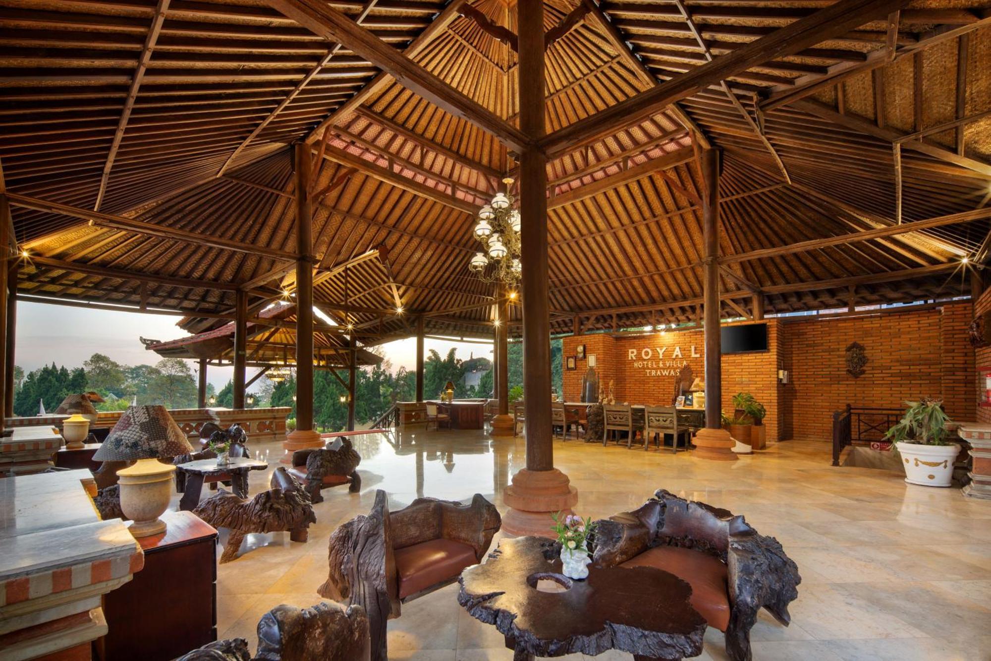 Royal Hotel And Villas Trawas Exterior photo
