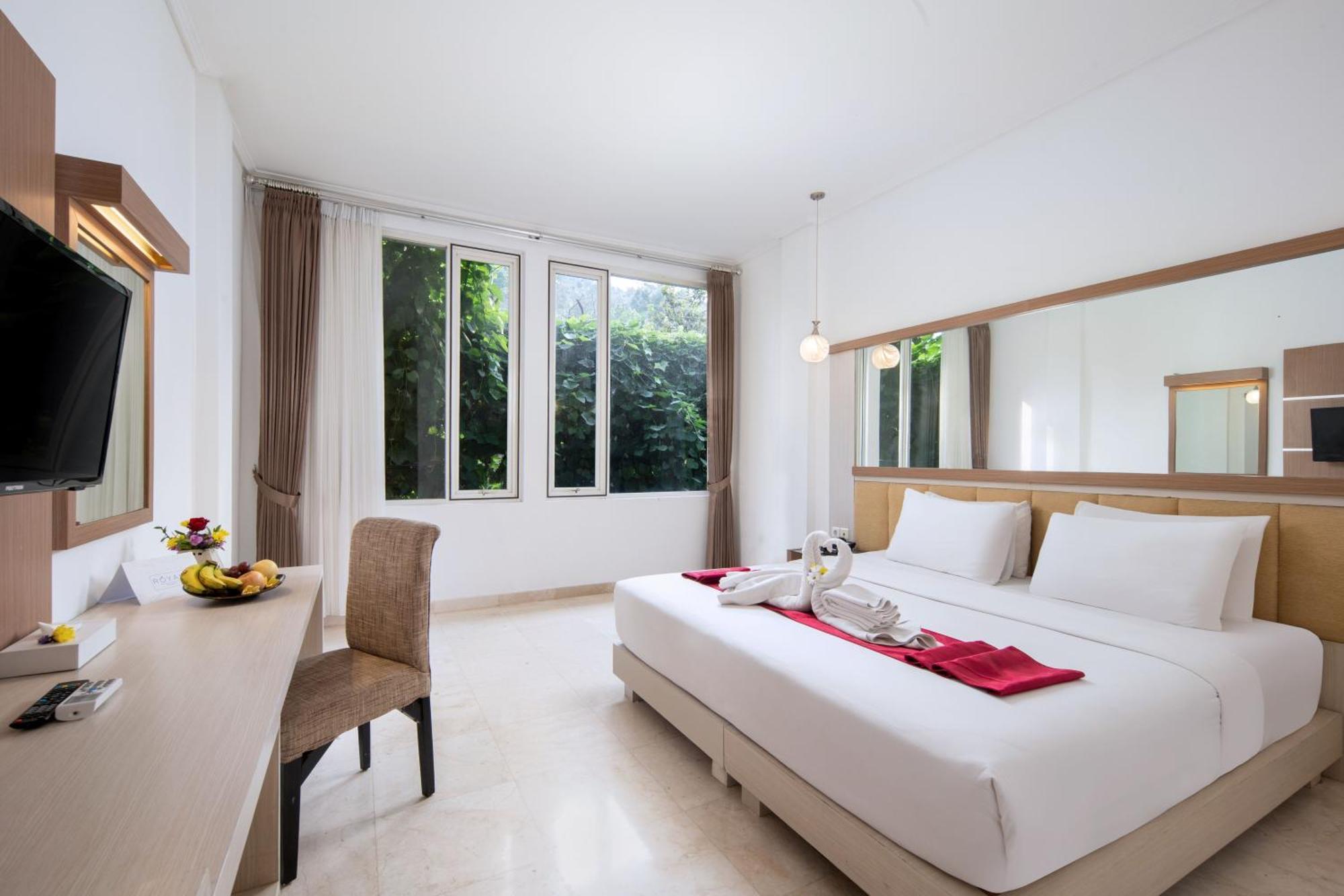 Royal Hotel And Villas Trawas Exterior photo