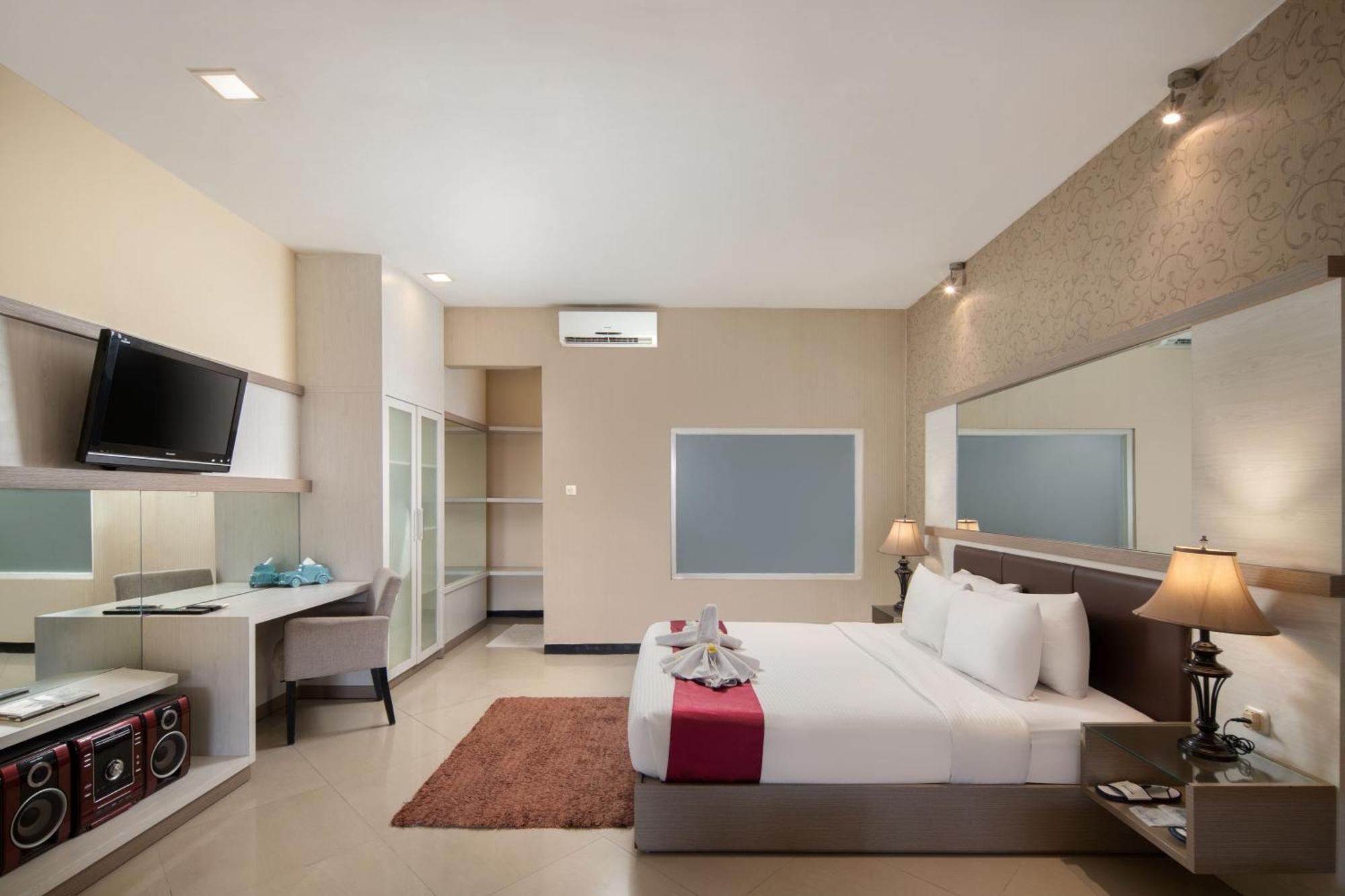 Royal Hotel And Villas Trawas Exterior photo