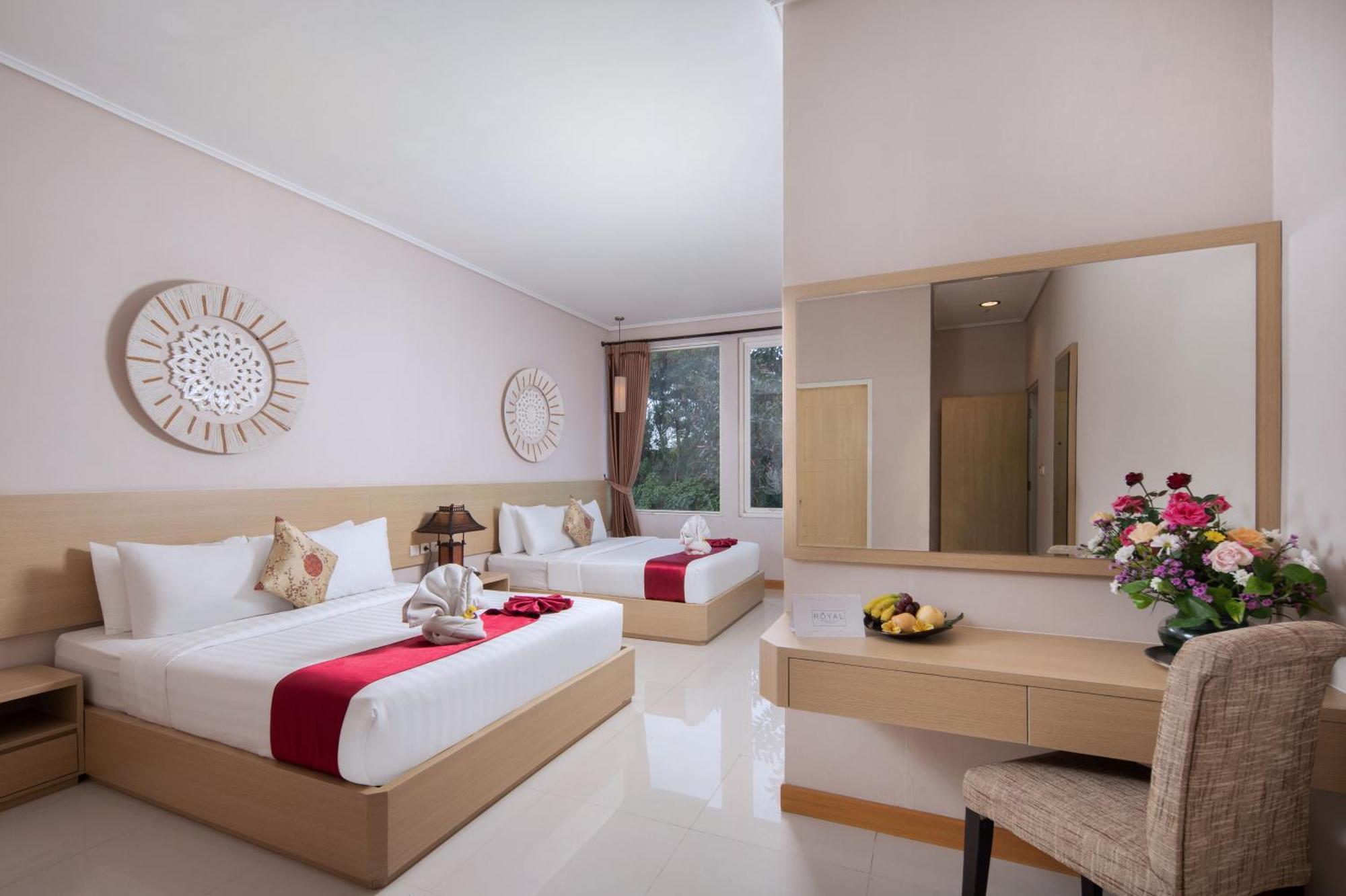 Royal Hotel And Villas Trawas Exterior photo