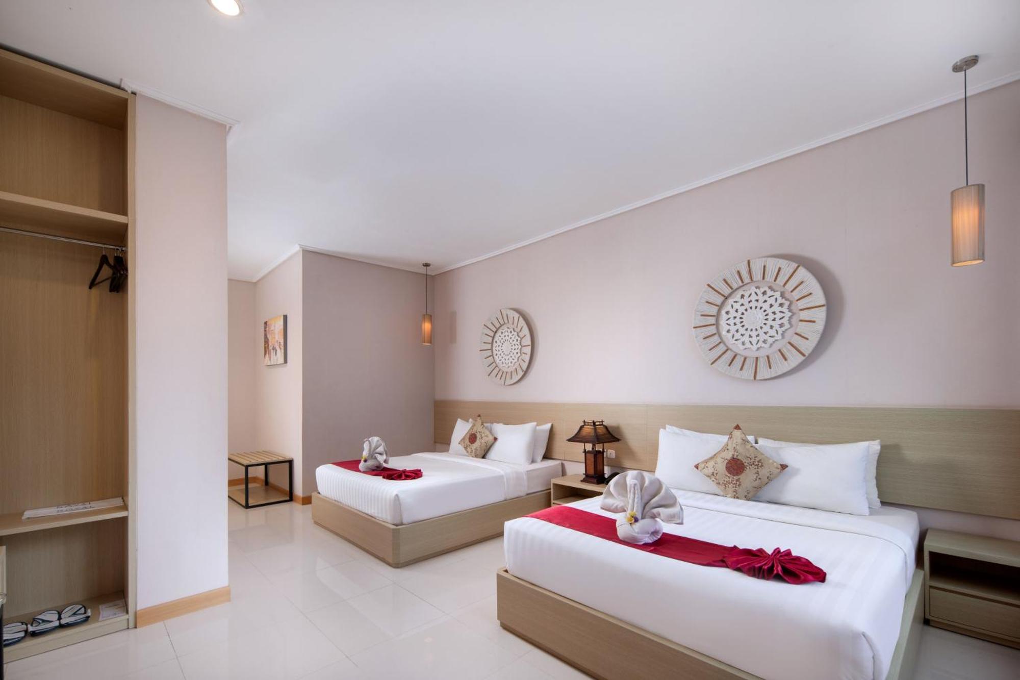 Royal Hotel And Villas Trawas Exterior photo