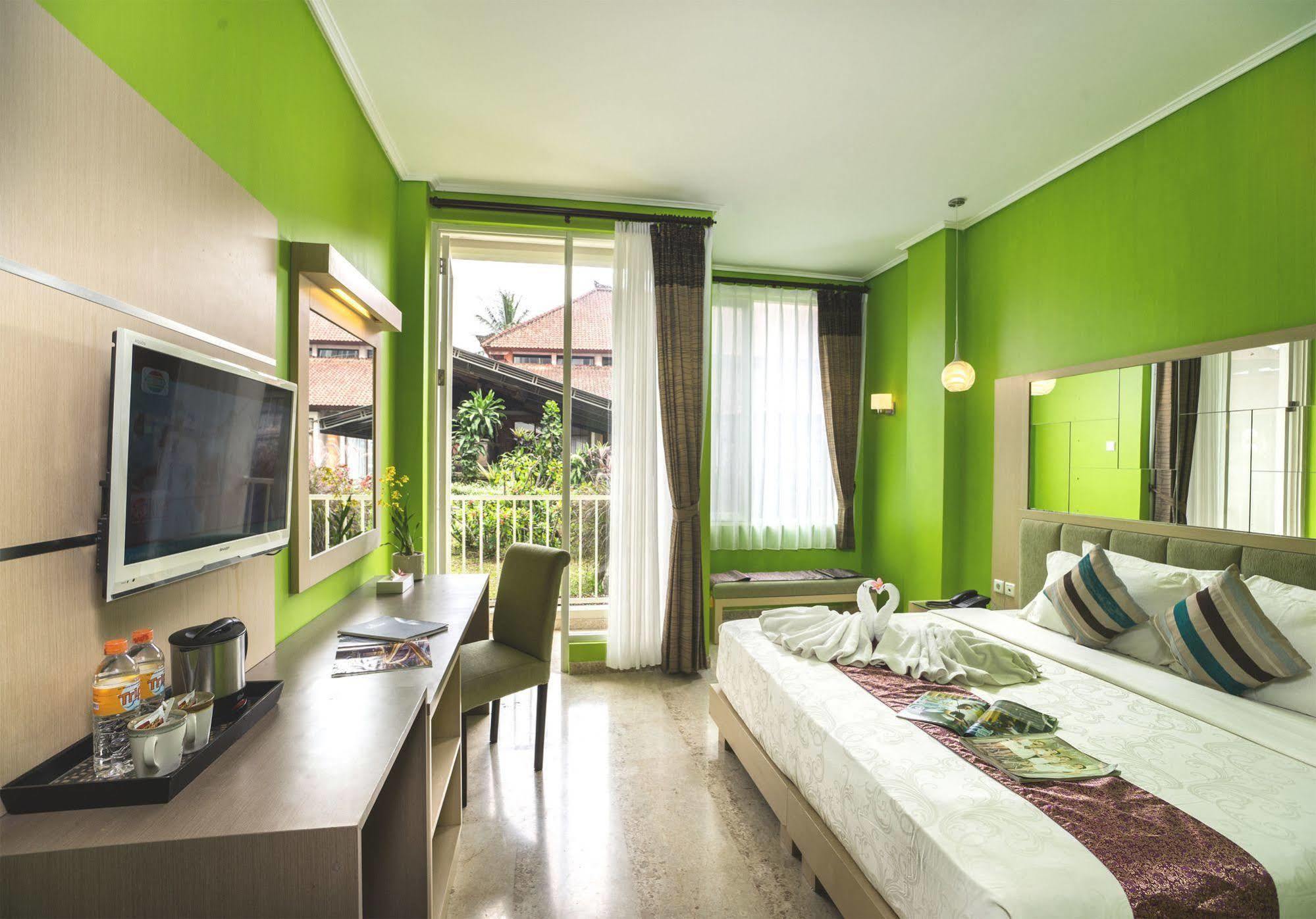 Royal Hotel And Villas Trawas Exterior photo